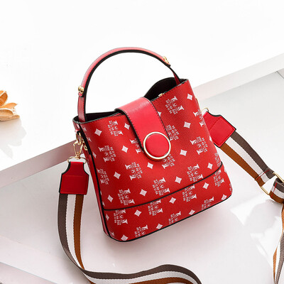 Summer womens new recreational bucket bag temperament wide shoulder strap inclined handbag simple trend
Summer womens new recreational bucket bag temperament wide shoulder strap inclined handbag simple trend