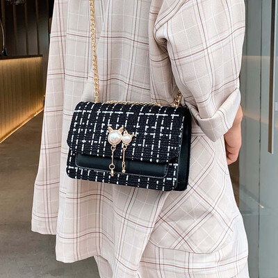 On the new ins super fire woolen bag female 2019 new Korean version of the wild single shoulder slung fashion chain small square bag
On the new ins super fire woolen bag female 2019 new Korean version of the wild single shoulder slung fashion chain small square bag