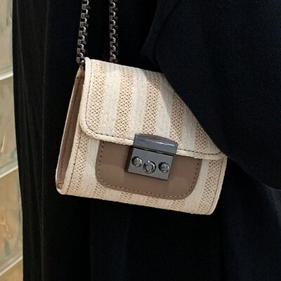 Popular small square bag small crowd bag 2019 new version of the Korean version of the summer small fresh oblique satchel bag
Popular small square bag small crowd bag 2019 new version of the Korean version of the summer small fresh oblique satchel bag