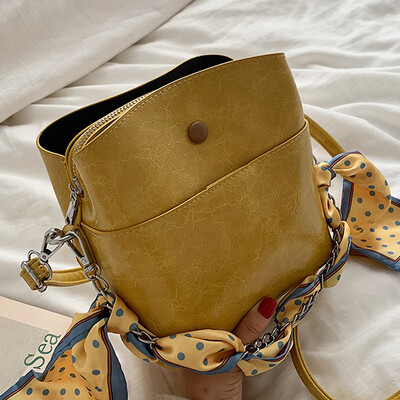 Summer 2019 new bucket scarf solid color Korean leisure Joker shoulder slung a small bag of women
Summer 2019 new bucket scarf solid color Korean leisure Joker shoulder slung a small bag of women