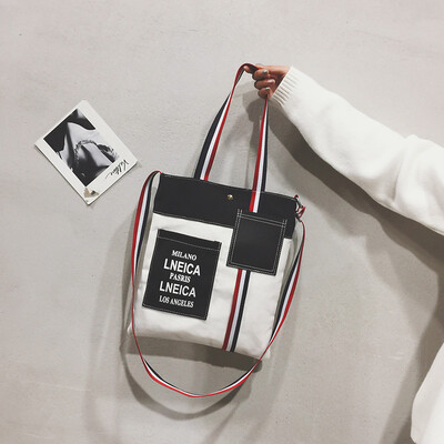 Canvas bag female 2019 new shoulder bag large capacity ins super fire student cloth bag hit color wild Messenger bag
Canvas bag female 2019 new shoulder bag large capacity ins super fire student cloth bag hit color wild Messenger bag