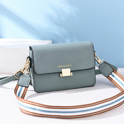 On the new small bag womens fashion ck slung small square bag ins super fire texture shoulder Korean version of Joker
On the new small bag womens fashion ck slung small square bag ins super fire texture shoulder Korean version of Joker