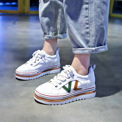 Small white shoes with muffin bottom increase in autumn Korean version of Joker Harajuku casual thick sole shoe tide
Small white shoes with muffin bottom increase in autumn Korean version of Joker Harajuku casual thick sole shoe tide