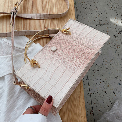 On the new texture leisure bag 2019 new Korean version of Joker shoulder slung handbag fashion small square bag
On the new texture leisure bag 2019 new Korean version of Joker shoulder slung handbag fashion small square bag
