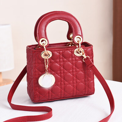 2019 spring&summer new European&American style handbags simple big bag diagonal cross package fashion handbags
2019 spring&summer new European&American style handbags simple big bag diagonal cross package fashion handbags