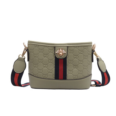 Small CK female bag 2019 Korean version of the tide wild chain bee Messenger bag embroidery small square bag
Small CK female bag 2019 Korean version of the tide wild chain bee Messenger bag embroidery small square bag