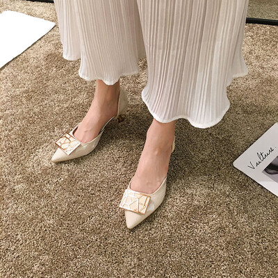 New Korean version of single-shoe womens summer shoes with pointed shallow mouth hollow&high heels thin heels metal squar
New Korean version of single-shoe womens summer shoes with pointed shallow mouth hollow&high heels thin heels metal squar