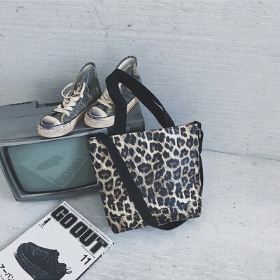 Tailored Unisex Canvas Messenger Printing Leopard Shopping Bag Crossbody Bag Handle Bags
Tailored Unisex Canvas Messenger Printing Leopard Shopping Bag Crossbody Bag Handle Bags