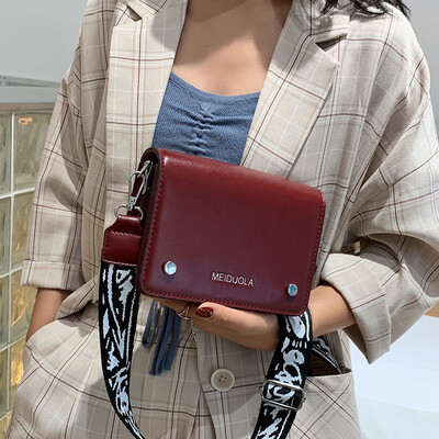 Womens bag 2019 new wave wild ins retro small square bag fashion shoulder bag net red packet ocean Messenger bag
Womens bag 2019 new wave wild ins retro small square bag fashion shoulder bag net red packet ocean Messenger bag