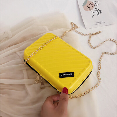 2019 new fashion diagonal stripes Korean shoulder bag casual wild Messenger small square bag personality letter chain bag
2019 new fashion diagonal stripes Korean shoulder bag casual wild Messenger small square bag personality letter chain bag