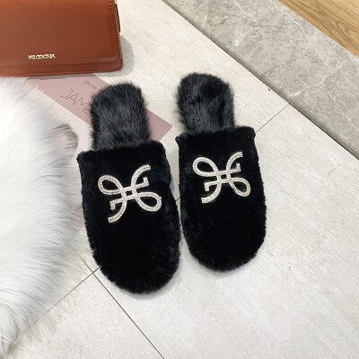 Chic Baotou wool slippers for women wearing autumn-winter Korean version of Baitao flat-soled half-slippers
Chic Baotou wool slippers for women wearing autumn-winter Korean version of Baitao flat-soled half-slippers