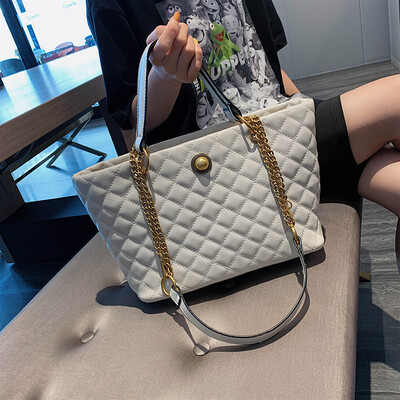 One-shoulder big bag female new wave Korean version of the wild Messenger bag Lingge chain bag fashion tote bag 
One-shoulder big bag female new wave Korean version of the wild Messenger bag Lingge chain bag fashion tote bag