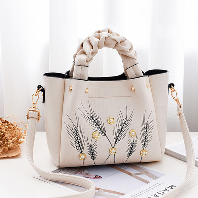 Foreign trade handbags womens new fashion womens bag shoulder diagonal middle-aged ladies bag mother big bag
Foreign trade handbags womens new fashion womens bag shoulder diagonal middle-aged ladies bag mother big bag