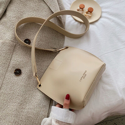 Foreign air small bag female 2019 new wave Korean version of the wild texture Messenger bag retro fashion shoulder bag bucket bag
Foreign air small bag female 2019 new wave Korean version of the wild texture Messenger bag retro fashion shoulder bag bucket bag