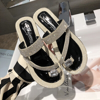 Summer Korean fashion Baitao water drill set toe low heel slipper ins wearing beach wind slipper tide
Summer Korean fashion Baitao water drill set toe low heel slipper ins wearing beach wind slipper tide