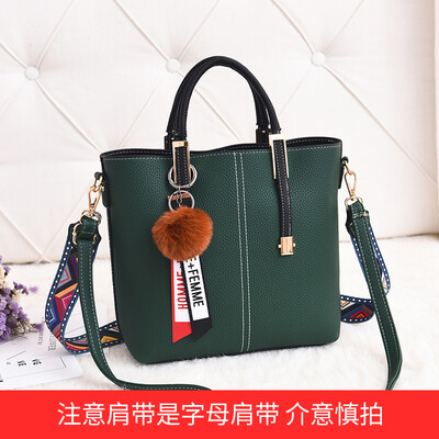 Handbag womens Korean version of a large capacity tote bag texture single shoulder broadband oblique mother bag
Handbag womens Korean version of a large capacity tote bag texture single shoulder broadband oblique mother bag