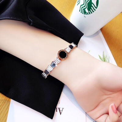 Female hand jewelry net red niche design bracelet cold wind Korean version of the influx of rose gold titanium steel bracelet
Female hand jewelry net red niche design bracelet cold wind Korean version of the influx of rose gold titanium steel bracelet