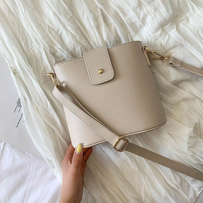 Red bucket women 2019 Korean version of simple Joker shoulder bag chic fashion retro slung bag
Red bucket women 2019 Korean version of simple Joker shoulder bag chic fashion retro slung bag
