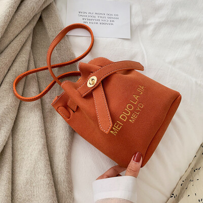 New small bag retro sand fashion womens bag 2019 new bag leisure 100 bucket bag slant tide on ins 
New small bag retro sand fashion womens bag 2019 new bag leisure 100 bucket bag slant tide on ins