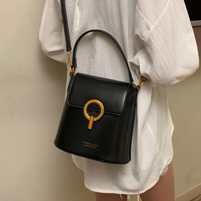 Advanced sense bag foreign air female bag new 2019 Korean version of the Messenger bag female wild ins texture portable bucket bag
Advanced sense bag foreign air female bag new 2019 Korean version of the Messenger bag female wild ins texture portable bucket bag