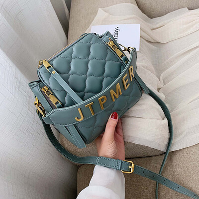 Ins summer texture hand-held water chestnut bucket womens 2019 new style Korean style small bag fashion messenger bag
Ins summer texture hand-held water chestnut bucket womens 2019 new style Korean style small bag fashion messenger bag