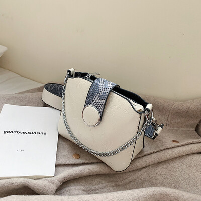 Chic texture broadband small bag fashion high sense of foreign style womens bag new 2019 simple shoulder slung small square bag
Chic texture broadband small bag fashion high sense of foreign style womens bag new 2019 simple shoulder slung small square bag