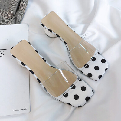 Slippers Women wear sandals for vacation outside of transparent fashion in summer Korean version
Slippers Women wear sandals for vacation outside of transparent fashion in summer Korean version