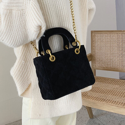 Ins super fire simple wild small square bag chain shoulder bag handbags new 2019 Korean version of the leisure Messenger bag
Ins super fire simple wild small square bag chain shoulder bag handbags new 2019 Korean version of the leisure Messenger bag