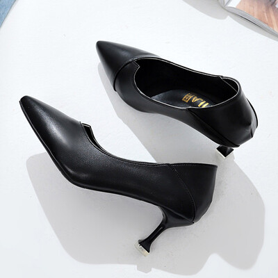 Early spring little fresh high heels girl thin heel sexy two wearing pointed cat heel professional single shoes
Early spring little fresh high heels girl thin heel sexy two wearing pointed cat heel professional single shoes