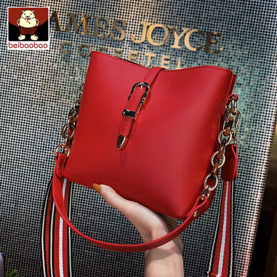 On the new small bag women 2019 new tide texture fashion shoulder bucket bag retro Joker chain bag
On the new small bag women 2019 new tide texture fashion shoulder bucket bag retro Joker chain bag