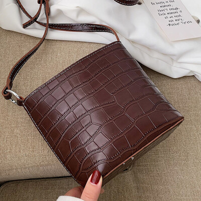 Retro minority design crocodile pattern shoulder bucket bag 2019 early autumn new womens bag Joker Messenger bag
Retro minority design crocodile pattern shoulder bucket bag 2019 early autumn new womens bag Joker Messenger bag