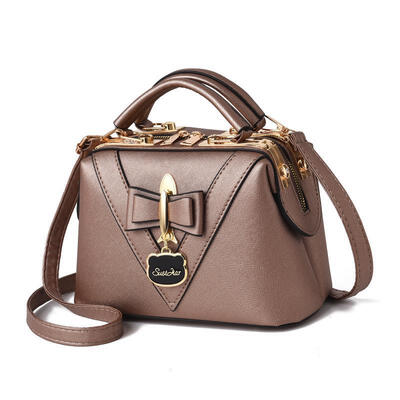 Small bag 2019 summer new wave female bag Korean version of the fresh fashion single shoulder Messenger steel clip small bag
Small bag 2019 summer new wave female bag Korean version of the fresh fashion single shoulder Messenger steel clip small bag