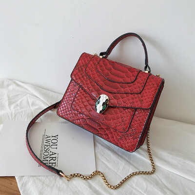Qiao Bani 2019 new European&American style fashion street beat snake pattern BV snake head flip cover bag shoulder shoulder diagonal female bag
Qiao Bani 2019 new European&American style fashion street beat snake pattern BV snake head flip cover bag shoulder shoulder diagonal female bag