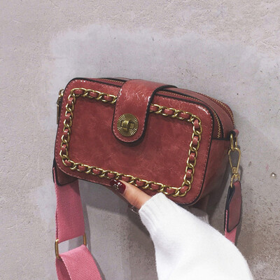 Mori bag 2019 new womens bag Korean wide shoulder strap Messenger bag Joker retro shoulder small square bag
Mori bag 2019 new womens bag Korean wide shoulder strap Messenger bag Joker retro shoulder small square bag