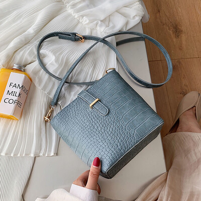 New small bag high-grade Messenger bag female wild ins super fire handbag new 2019 tide shoulder bucket bag
New small bag high-grade Messenger bag female wild ins super fire handbag new 2019 tide shoulder bucket bag