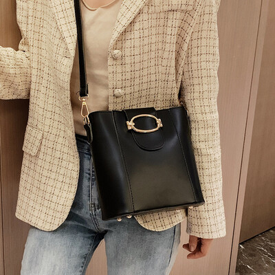 Bucket bag female 2019 new Korean fashion bag in the bag shoulder bag personality wild Messenger bag steamer
Bucket bag female 2019 new Korean fashion bag in the bag shoulder bag personality wild Messenger bag steamer