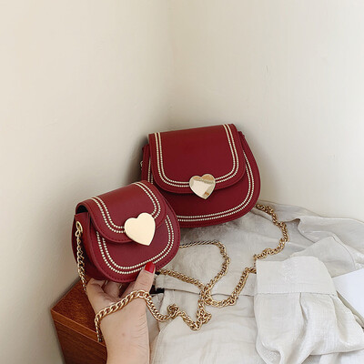 Qiao Bani 2019 new Korean version of the fashion Dongda simple chain oval flip bag shoulder diagonal trend handbags
Qiao Bani 2019 new Korean version of the fashion Dongda simple chain oval flip bag shoulder diagonal trend handbags