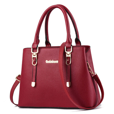A womans handbag is simple in the atmosphere A hundred shoulder bags are slanted with a mothers bag
A womans handbag is simple in the atmosphere A hundred shoulder bags are slanted with a mothers bag