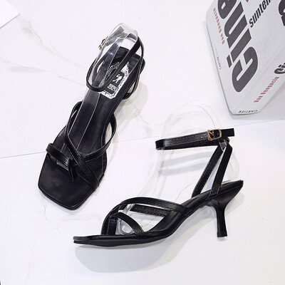 Cross thin band hollow set toe thin with a word buckle belt back empty heels Roman sandals women Xia 2019 new
Cross thin band hollow set toe thin with a word buckle belt back empty heels Roman sandals women Xia 2019 new