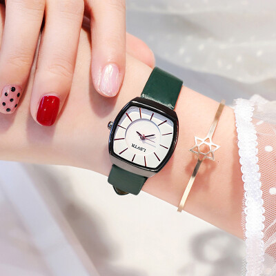 British niche retro watch female student simple art ins wind lady Sen small black table
British niche retro watch female student simple art ins wind lady Sen small black table