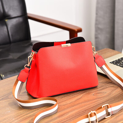 Little girl spring&summer fashion retro single shoulder bag wide shoulder strap Han version lady inclined handbag
Little girl spring&summer fashion retro single shoulder bag wide shoulder strap Han version lady inclined handbag