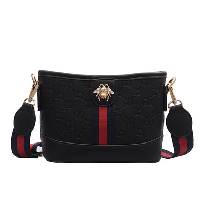 Texture silk scarf small bag female 2019 new wave Korean version of the wild Messenger bag shoulder fashion handbag small square bag
Texture silk scarf small bag female 2019 new wave Korean version of the wild Messenger bag shoulder fashion handbag small square bag