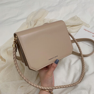 French minority western style womens bag 2019 new wave Korean summer fashion messenger bag shoulder small square bag
French minority western style womens bag 2019 new wave Korean summer fashion messenger bag shoulder small square bag