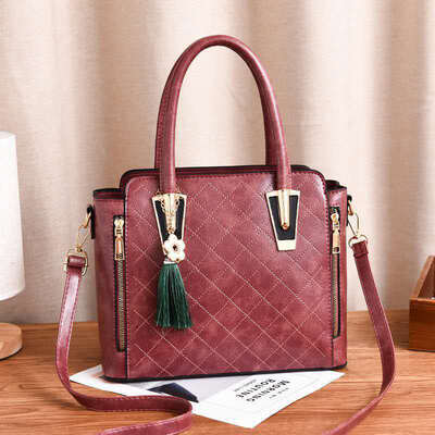 Ladies bag 2019 spring new wild handbag fashion killer handbag simple PU leather shoulder diagonal package
Ladies bag 2019 spring new wild handbag fashion killer handbag simple PU leather shoulder diagonal package