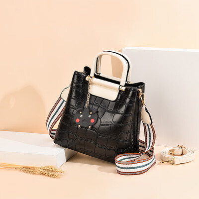 Summer womens new fashion ins Joker ladies hand bill of lading shoulder Messenger bag in summer
Summer womens new fashion ins Joker ladies hand bill of lading shoulder Messenger bag in summer