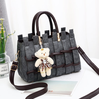 Ladies bag 2019 Europe&the new womens bag PU leather fashion handbags trend shoulder bag wholesale
Ladies bag 2019 Europe&the new womens bag PU leather fashion handbags trend shoulder bag wholesale