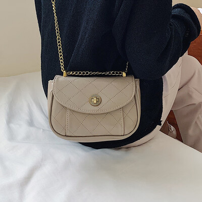 Small bag female 2019 autumn new Korean version of the tide small fresh wild shoulder slung fashion rhombic chain bag
Small bag female 2019 autumn new Korean version of the tide small fresh wild shoulder slung fashion rhombic chain bag
