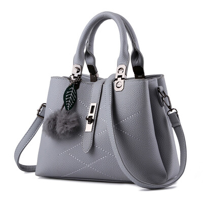 Hair ball handbag fashion handbag tide simple European&American diagonal shoulder bag diagonal package
Hair ball handbag fashion handbag tide simple European&American diagonal shoulder bag diagonal package