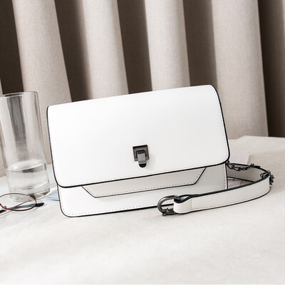 In the summer ins little ladies go on the Korean version of Joker chain fashion shoulder Messenger bag simple
In the summer ins little ladies go on the Korean version of Joker chain fashion shoulder Messenger bag simple
