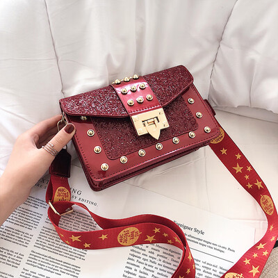 Senior sense small bag female 2019 new Korean version of the wild sequins rivet Messenger bag wide shoulder strap shoulder small square bag
Senior sense small bag female 2019 new Korean version of the wild sequins rivet Messenger bag wide shoulder strap shoulder small square bag